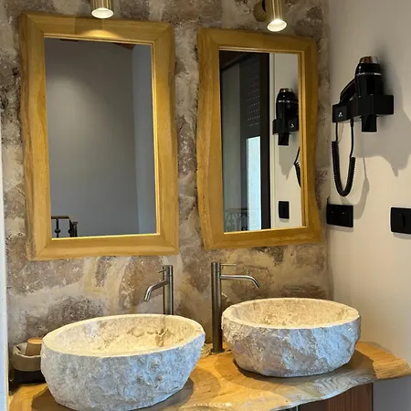 Escondida Panzió Nizza