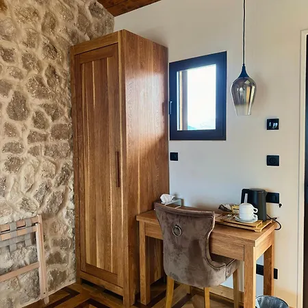 Escondida Panzió Nizza